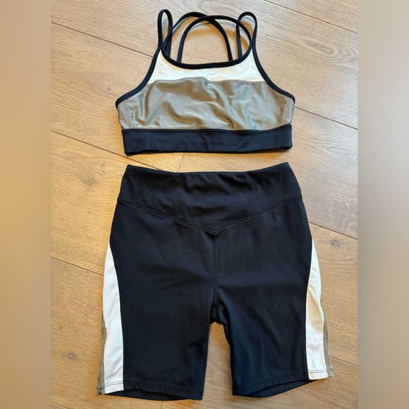 Alala Biker short (S) AND sports bra (M) matching set - Picture 8 of 16